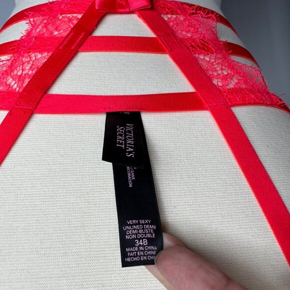 Vintage Y2K Victorias Secret Very Sexy Unlined Demi Red Lace Strappy Bra 34B - Picture 2 of 8